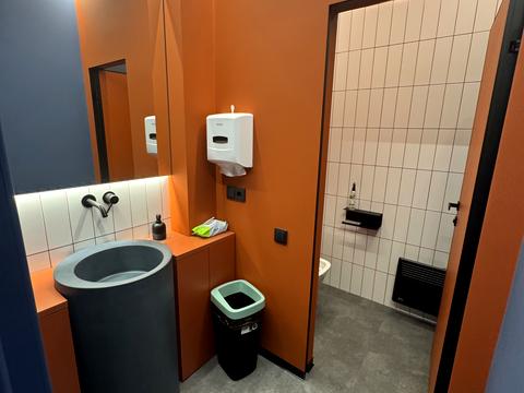 комерційна за адресою Вадима Гетьмана вул., 1-А