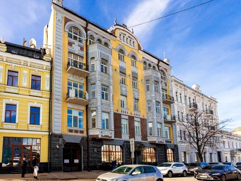 комерційна за адресою Контрактова пл., 10-А