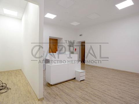 комерційна за адресою Контрактова пл., 10-А