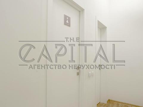 комерційна за адресою Контрактова пл., 10-А