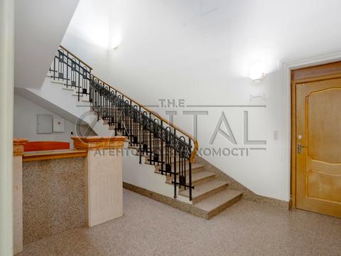 комерційна за адресою Контрактова пл., 10-А