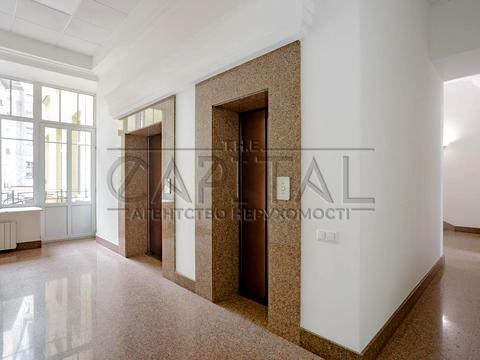 комерційна за адресою Контрактова пл., 10-А