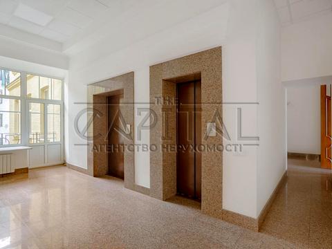 комерційна за адресою Контрактова пл., 10-А