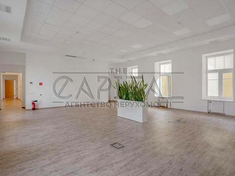 комерційна за адресою Контрактова пл., 10-А