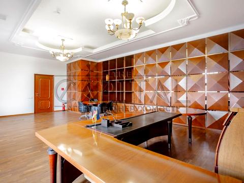 комерційна за адресою Контрактова пл., 10-А