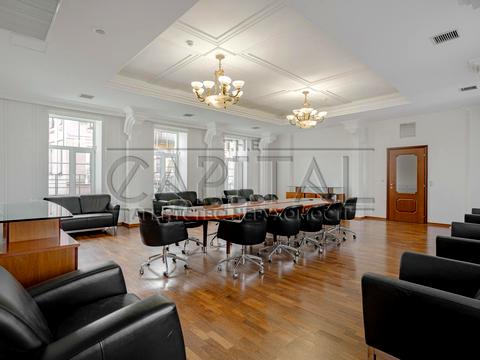 комерційна за адресою Контрактова пл., 10-А