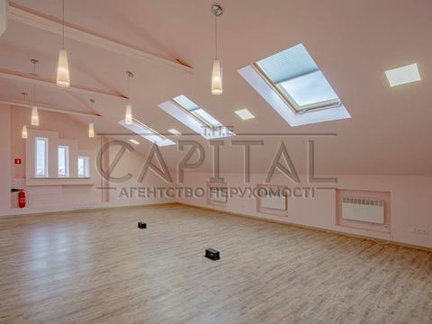 комерційна за адресою Контрактова пл., 10-А