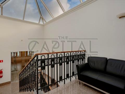 комерційна за адресою Контрактова пл., 10-А