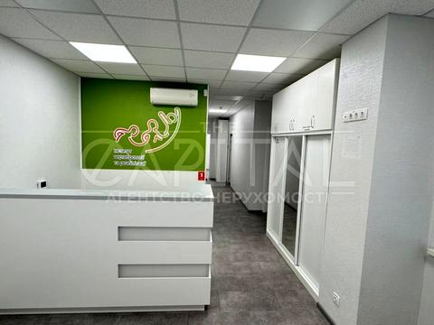 комерційна за адресою Срібнокільська вул., 22