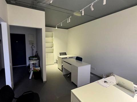 комерційна за адресою Василя Стуса вул., 7-Б