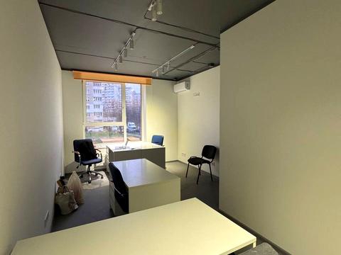 комерційна за адресою Василя Стуса вул., 7-Б