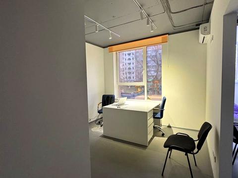 комерційна за адресою Василя Стуса вул., 7-Б