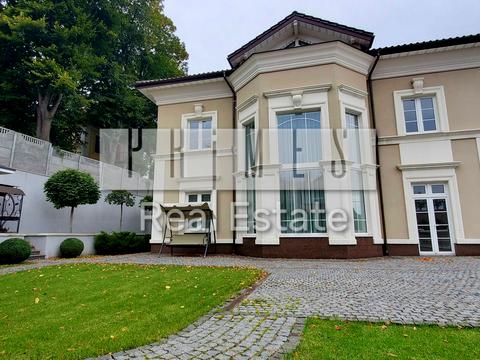 будинок за адресою Багринова вул. (Адмірала Ушакова), 12