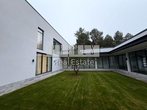 будинок за адресою Центральна, 1