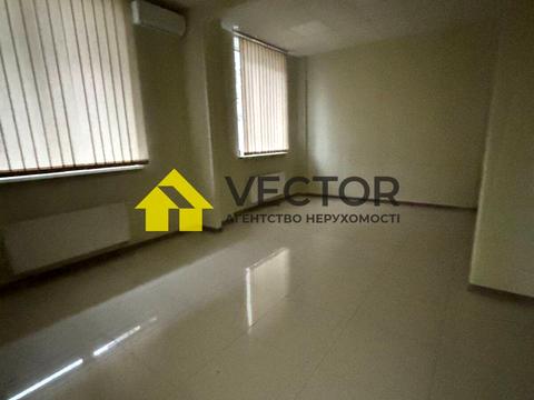 комерційна за адресою Першотравневий пров., 18а