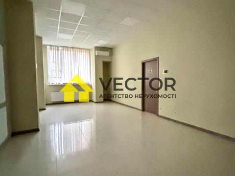 комерційна за адресою Першотравневий пров., 18а