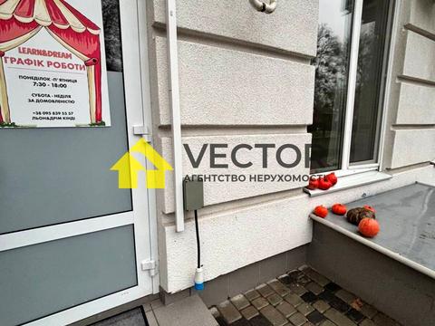 комерційна за адресою Першотравневий пров., 18а