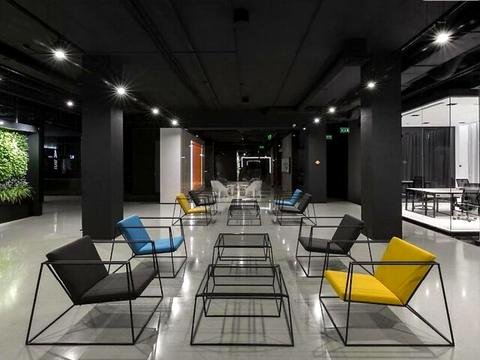 комерційна за адресою Вацлава Гавела бульв. (Івана Лепсе), 1/28