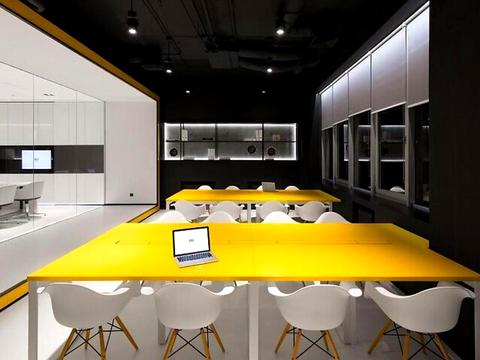 комерційна за адресою Вацлава Гавела бульв. (Івана Лепсе), 1/28