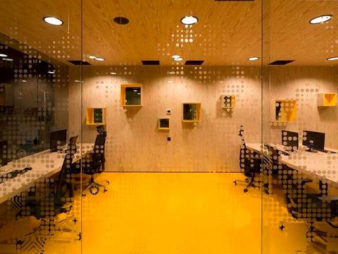 комерційна за адресою Вацлава Гавела бульв. (Івана Лепсе), 1/28