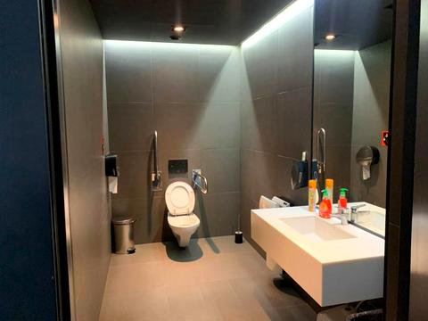 комерційна за адресою Вацлава Гавела бульв. (Івана Лепсе), 1/28