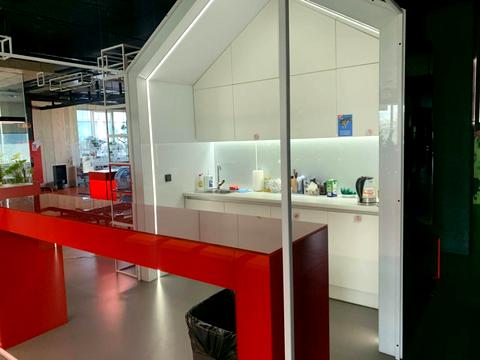 комерційна за адресою Вацлава Гавела бульв. (Івана Лепсе), 1/28