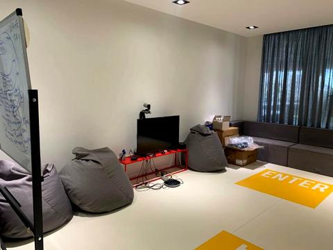 комерційна за адресою Вацлава Гавела бульв. (Івана Лепсе), 1/28