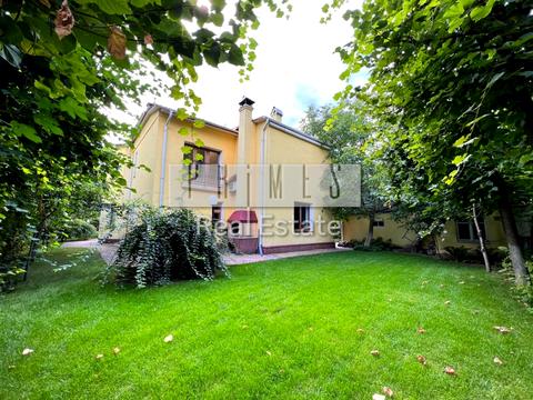 будинок за адресою Добровольчих Батальйонів вул. (Панфіловців)