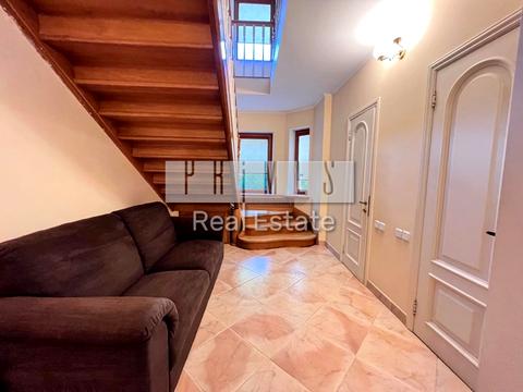 будинок за адресою Добровольчих Батальйонів вул. (Панфіловців)