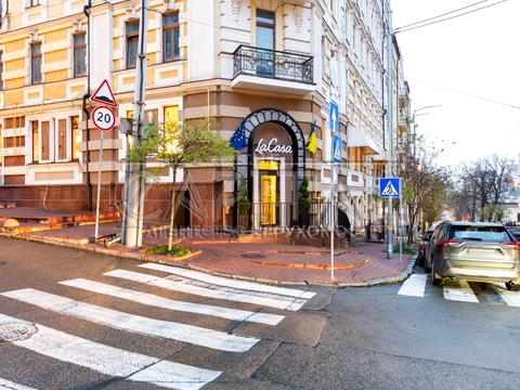 комерційна за адресою Софіївська вул., 12