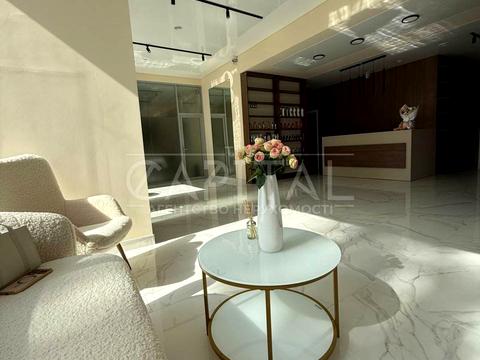 комерційна за адресою Русанівська набережна вул., 8