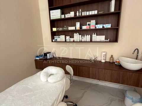 комерційна за адресою Русанівська набережна вул., 8