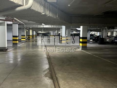 паркомісце за адресою Андрія Верхогляда вул. (Михайла Драгомирова), 9-А