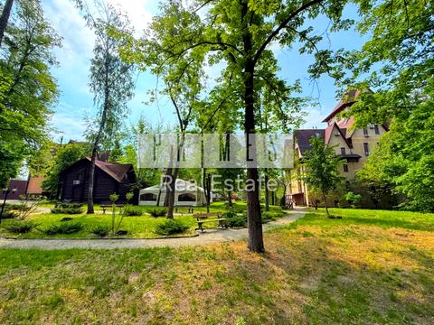 комерційна за адресою Берестейське шосе (Брест-Литовське), 8а