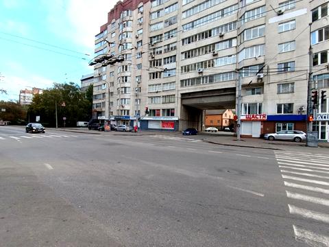 комерційна за адресою Свободи вул., 19