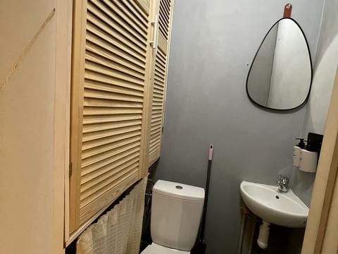 комерційна за адресою Драгоманова вул., 7