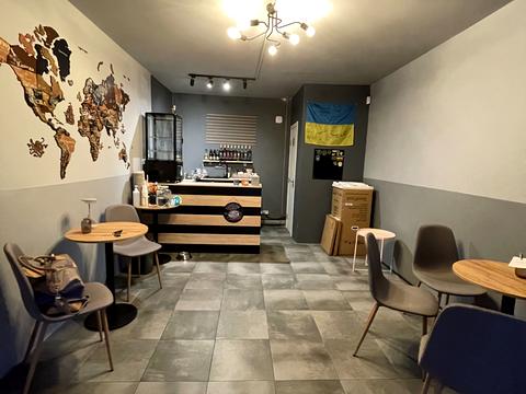 комерційна за адресою Драгоманова вул., 7