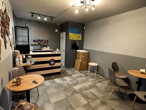 комерційна за адресою Драгоманова вул., 7