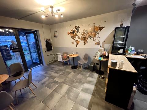 комерційна за адресою Драгоманова вул., 7