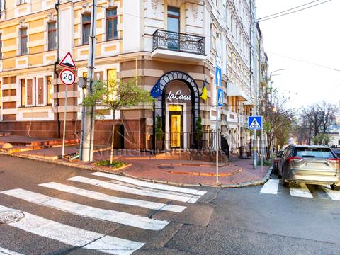 комерційна за адресою Софіївська вул., 12