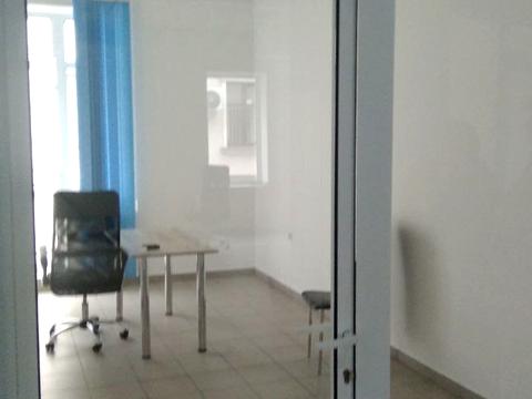 комерційна за адресою Тичини вул., 65