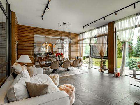 дом по адресу  ул.