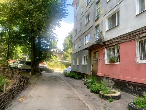 квартира за адресою Високовольтна вул., 10