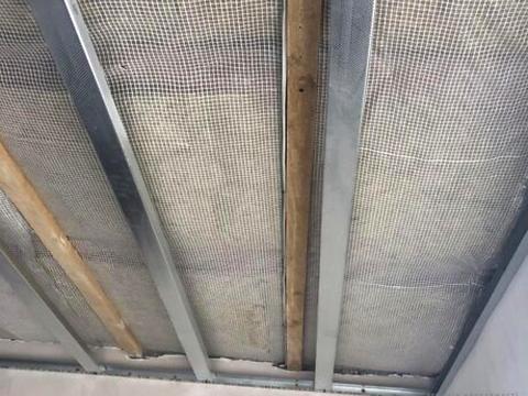 будинок за адресою Героїв Крут вул. (12 Квітня)