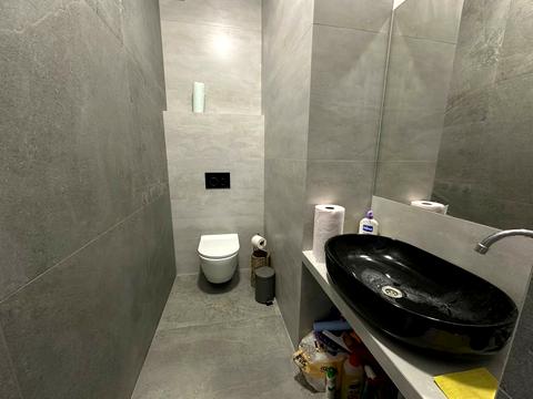 комерційна за адресою Джохара Дудаєва вул., 1