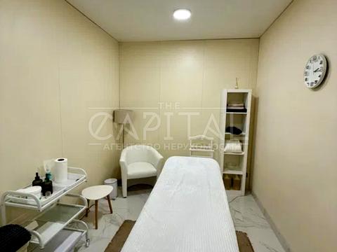 комерційна за адресою Русанівська набережна вул., 8