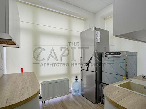 комерційна за адресою Метрологічна вул., 56