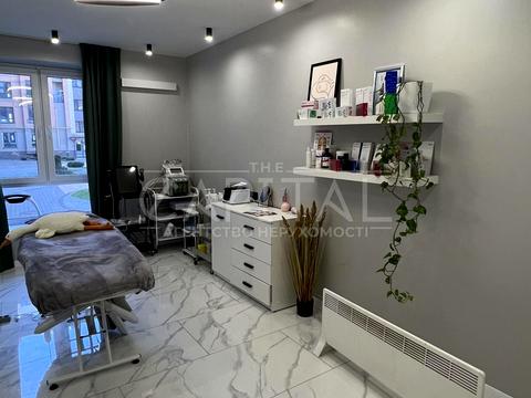 комерційна за адресою Петрівська вул., 1