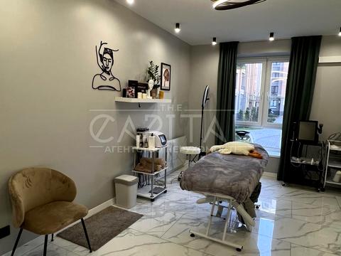 комерційна за адресою Петрівська вул., 1