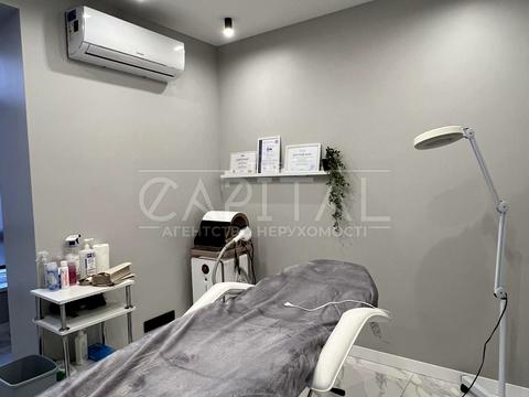 комерційна за адресою Петрівська вул., 1